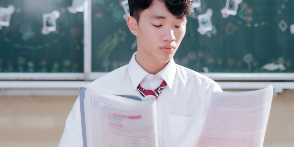 This guide explains why thorough therapist education matters and maps the steps needed to build a credible career in mental health. It walks through common degr...