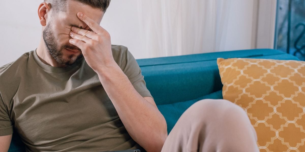 Many men with ADHD experience a racing mind and social challenges, leading to isolation.