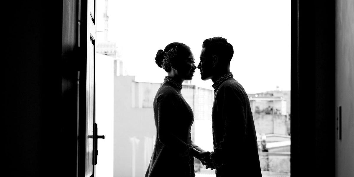 A happy couple shares a warm, intimate moment, symbolizing the sustained connection achieved through recognition and reinforcement of positive behaviors.